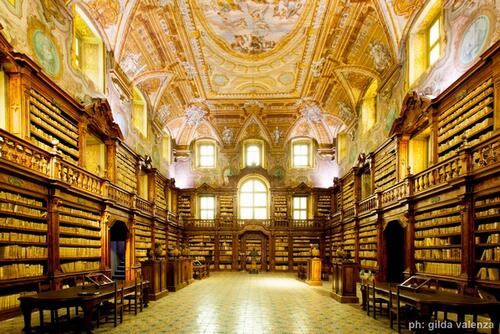 Biblioteca Statale Oratoriana Dei Girolamini slide