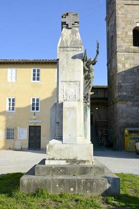 Monumento ai Caduti della Prima Guerra Mondiale in frazione San Vito slide