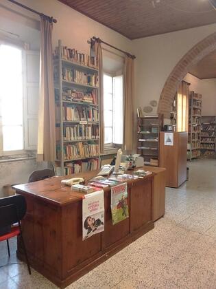 Biblioteca comunale Palaia slide