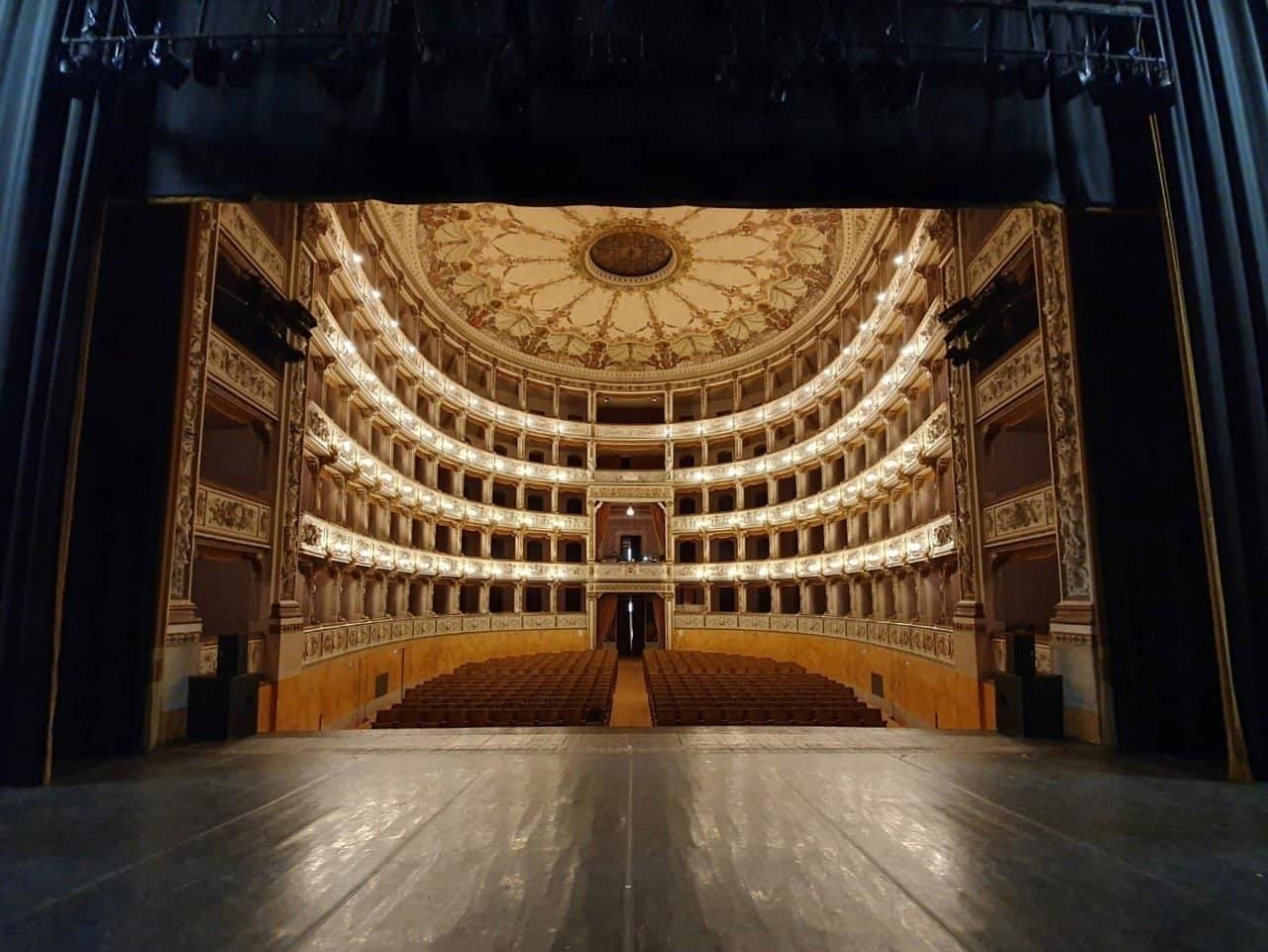 Immagini di FONDAZIONE TEATRO DI PISA - TEATRO DI TRADIZIONE G.VERDI