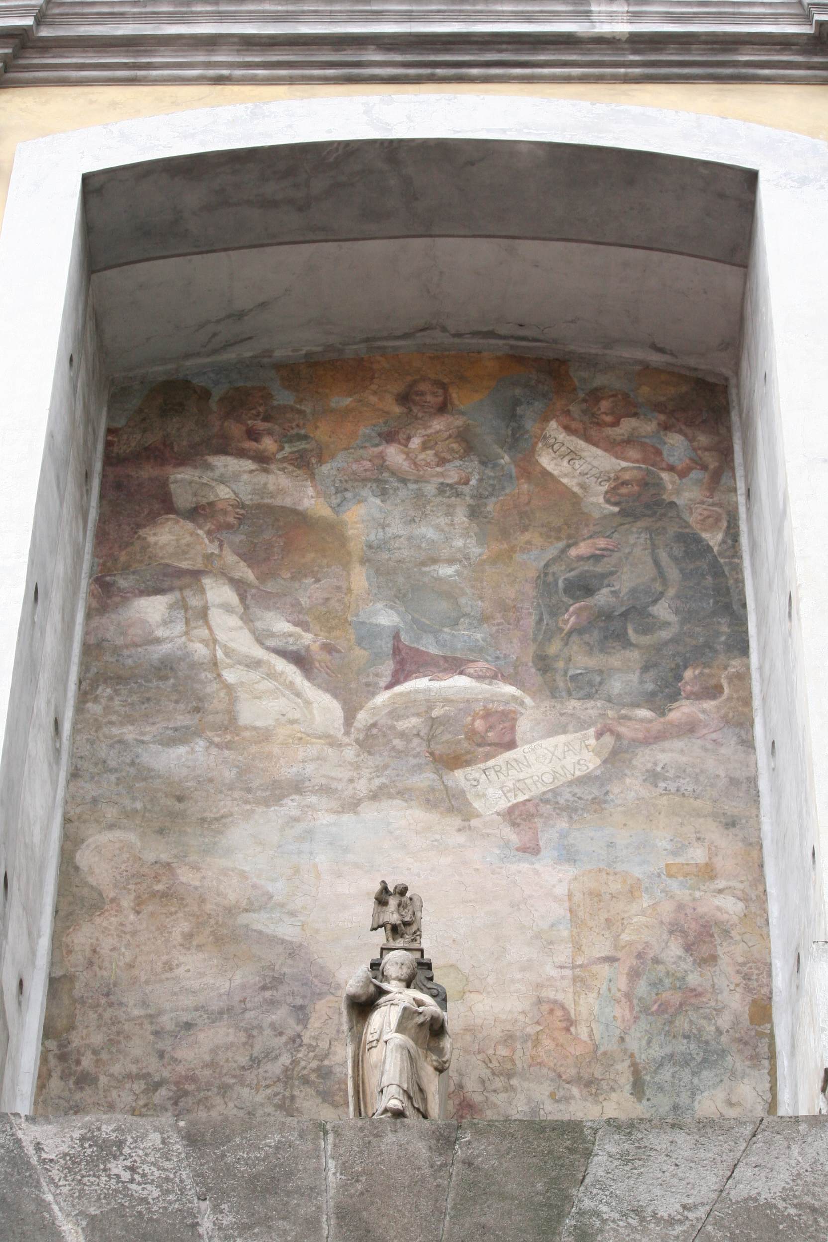 Immagini di Dipinto murale edicola Porta San Gennaro