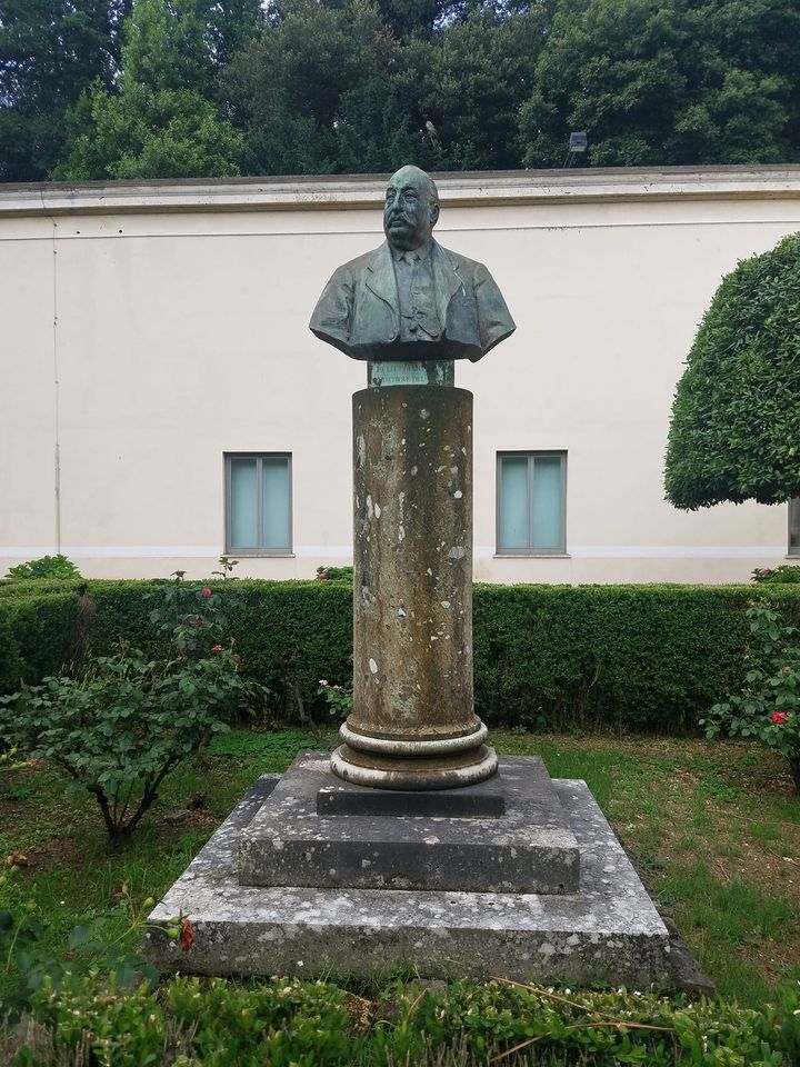 Immagini di Busto in bronzo raffigurante il ritratto di Felice Barnabei (1842-1922)