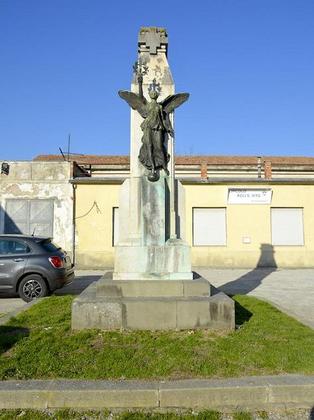 Monumento ai Caduti della Prima Guerra Mondiale in frazione San Vito slide