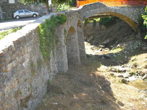 ANTICO PONTE IN STRUTTURA DI PIETRA SUL RIO SAN MAURO slide