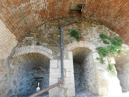 Porta storica di Pereta slide