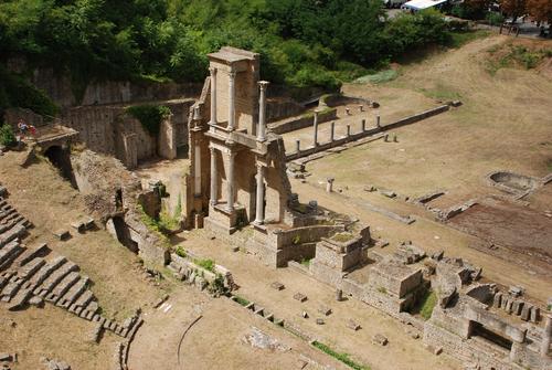 Festival Internazionale Teatro Romano Volterra "il Verso, l