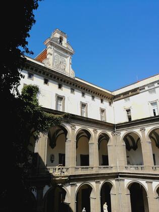 Biblioteca Universitaria di Napoli slide