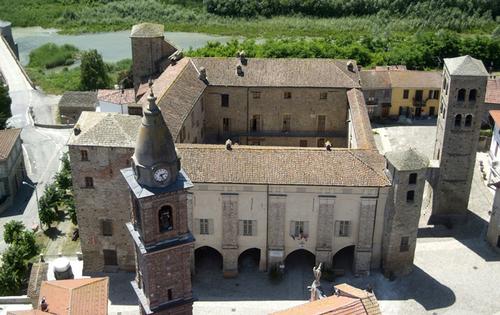 Castello medievale, ex monastero benedettino slide