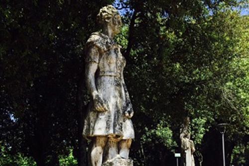 Statue ed Arco del Frontone - Teatro dell