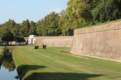 Complesso delle Mura urbane slide