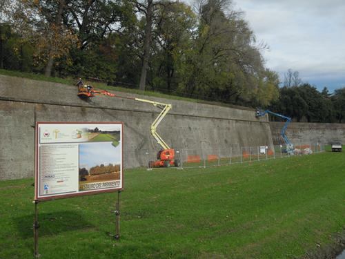 Complesso delle Mura urbane slide