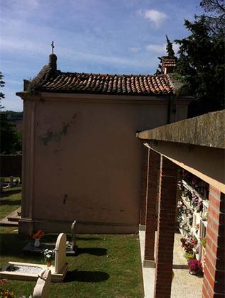 Chiesa del cimitero di Santa Paola slide