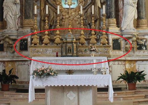 Torcieri, Candelabri e gradino di Altare della Chiesa della Consolazione a Todi slide