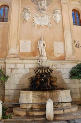 Fontana di Saturno slide