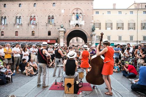 Ferrara Buskers Festival slide