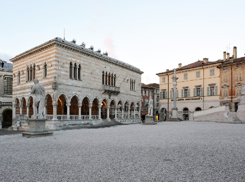 Statua della Giustizia slide