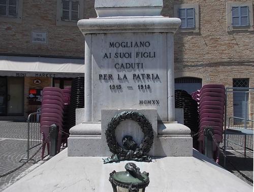MONUMENTO AI CADUTI IN PIAZZA GARIBALDI slide