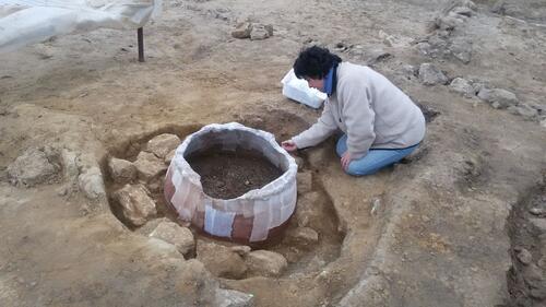Restauro dei materiali di tre sepolture  rinvenute in località  Ortino -Volterra slide
