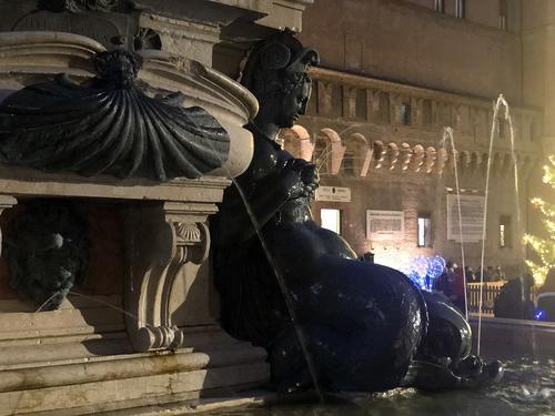 Fontana del Nettuno slide