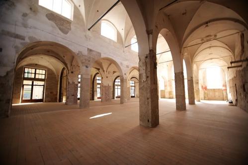 Ex Chiesa e Locali sul lato Est del Chiostro del Complesso del Mercato del Carmine slide