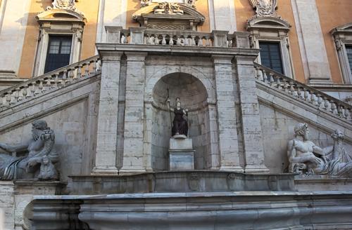 Fontana della Dea Roma in Campidoglio slide