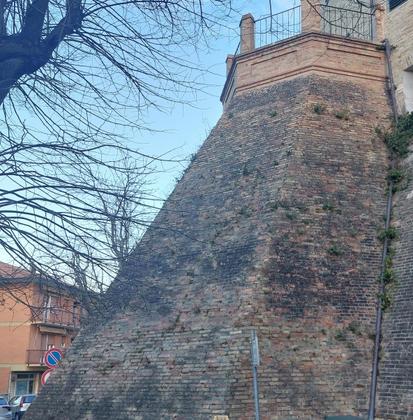 MURA CASTELLANE slide