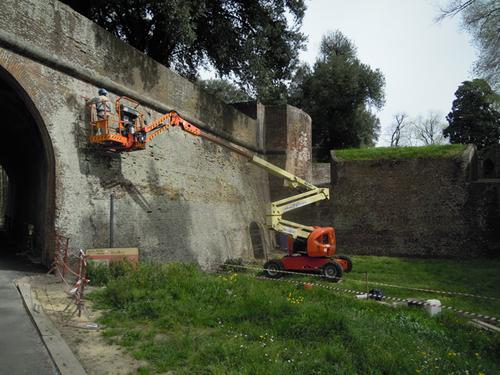 Complesso delle Mura urbane slide