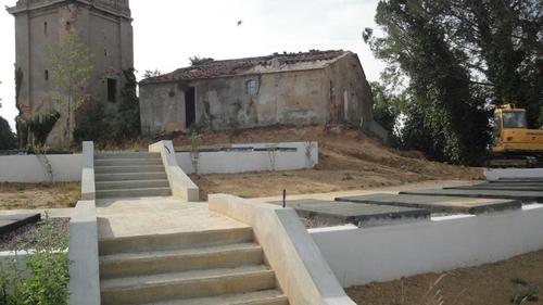 Complesso storico costituito dalla vecchia chiesa di S.Lorenzo Martire,  con annesso campanile e canonica in Fauglia slide