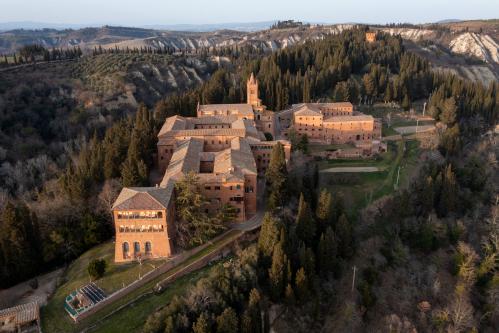 Abbazia di Monte Oliveto Maggiore slide