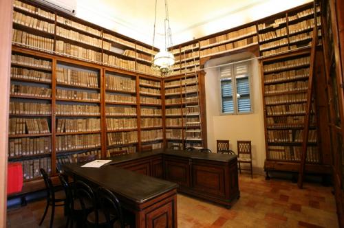 Biblioteca antica custodita dall’Accademia Georgica di Treia slide