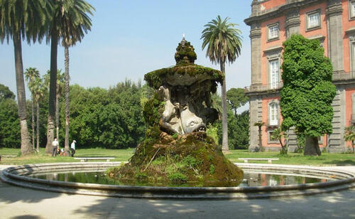 Restauro della fontana del belvedere nel parco del Museo di Capodimonte slide