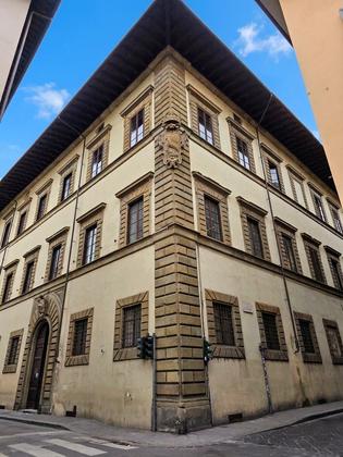 Palazzo Rinuccini sede del Liceo Machiavelli-Capponi slide