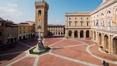 Torre civica piazza Giacomo Leopardi slide