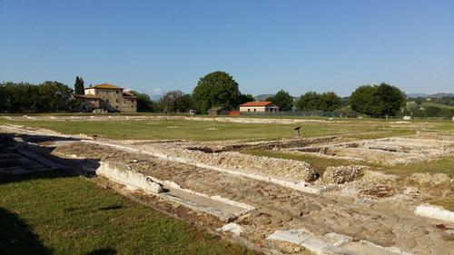 Parco Archeologico Regionale della Città Romana di Suasa slide