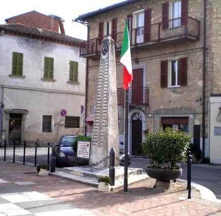 Monumento ai Caduti di Castel del Piano slide