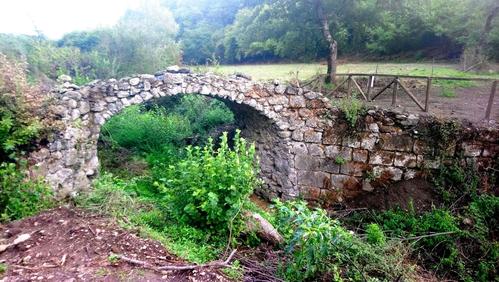 PONTE MEDIOEVALE detto "QUERCIAROTA" slide