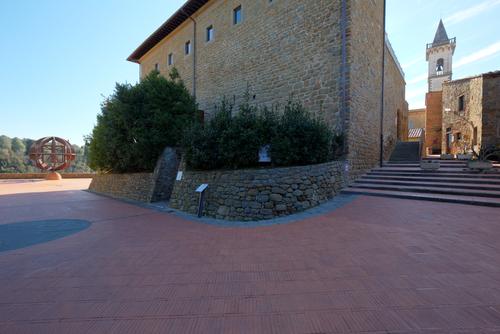 Museo Leonardiano (Palazzina Uzielli, Castello dei Conti Guidi e Casa natale) slide