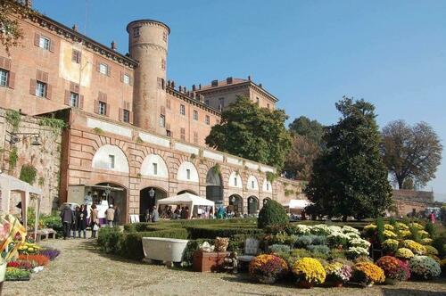Complesso monumentale "Castello Reale, Parco Storico e Giardino delle Rose" slide
