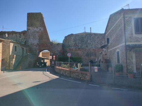 Cinta Muraria Medievale di Paganico slide