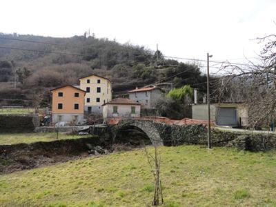 Ponte in pietra in località Mezzavalle slide