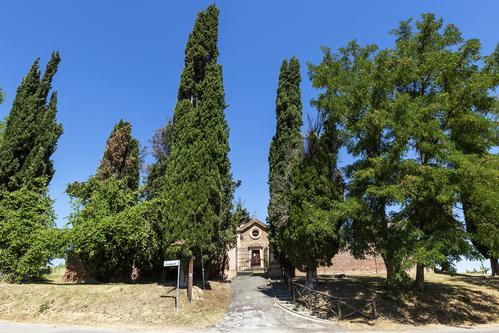 Chiesa del cimitero di Santa Paola slide