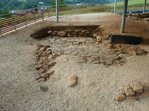 Parra Oppidum degli Orobi - Parco archeologico e Antiquarium slide
