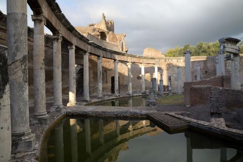 Teatro Marittimo di Villa Adriana slide