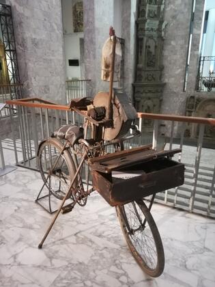 Bicicletta da arrotino del Museo delle Civiltà slide