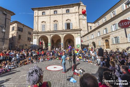 CLOWN&CLOWN FESTIVAL slide