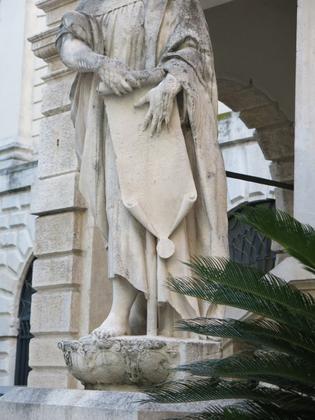 Statua della "Vecchia Padova" slide