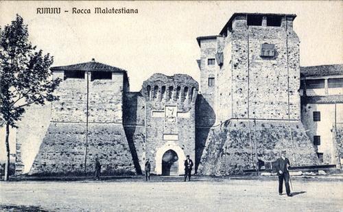 Piazza Malatesta slide