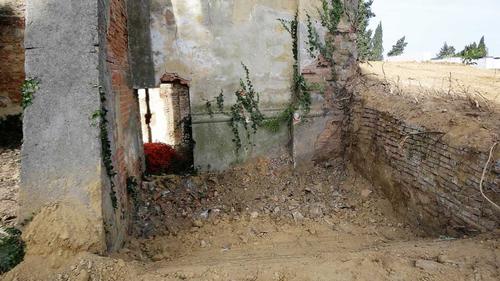 Complesso storico costituito dalla vecchia chiesa di S.Lorenzo Martire,  con annesso campanile e canonica in Fauglia slide