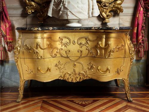 Progetto di restauro della lastra di marmo portoro pluri fratturata del cassettone ligneo della Camera da letto del Re, Musei Nazionali di Genova - Palazzo Reale slide