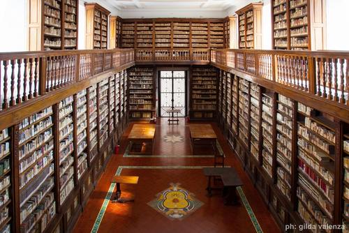 Biblioteca Statale Oratoriana Dei Girolamini slide